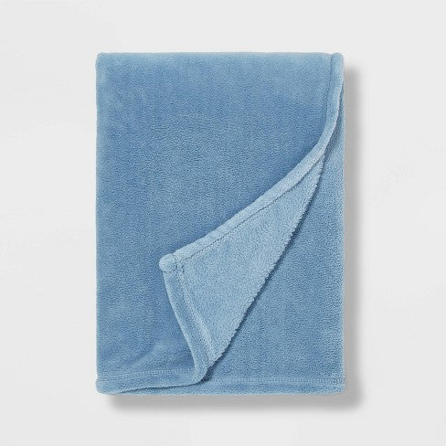 Full/Queen Plush Blanket Blue image 0